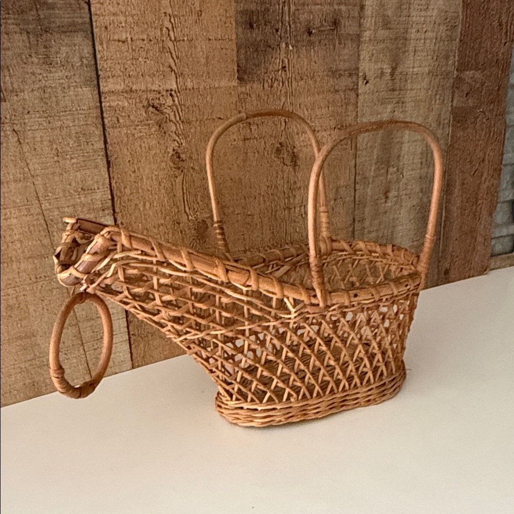 Vintage Wicker Wine Bottle Holder Caddy - Picture 2 of 7